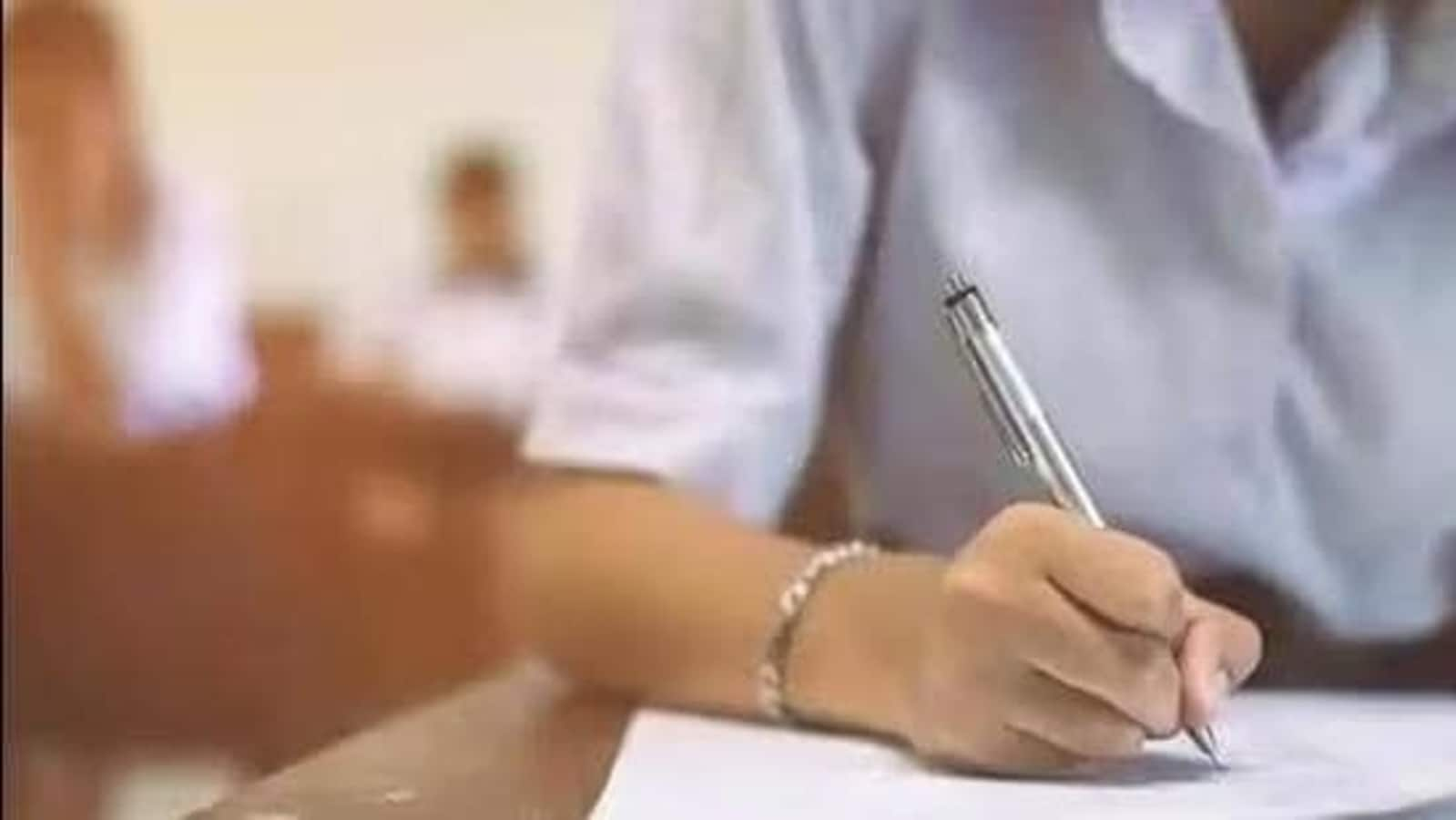 Class 12 students take oath for ‘copy-free’ exams at college in Maharashtra’s Latur | Education