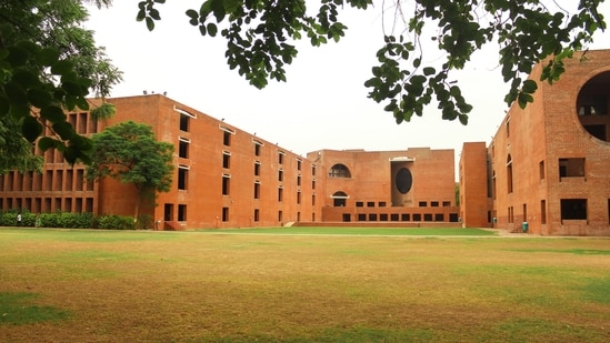 IIM Ahmedabad records 100% placement of PGP class, Boston Consulting Group top recruiter